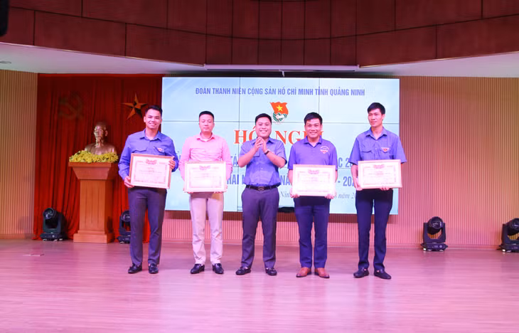 Các tập thể