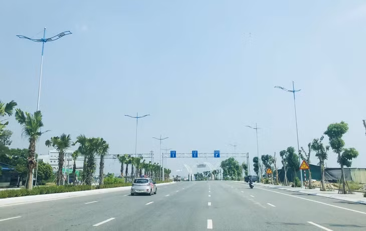 QL18A đoạn qua phường Hà Khẩu, TP Hạ Long. Ảnh: Hoài Anh