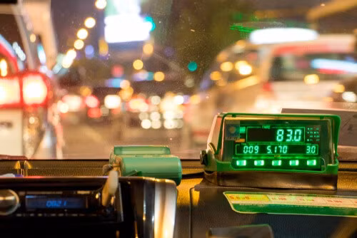 Taxi là phương tiện phổ biến của khách du lịch khi đến một thành phố khác. Ảnh: MSN, VNE