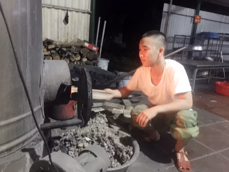 hệ thống bếp truyền thống nấu bằng củi, ga tại đơn vị trước kia nay đã được thay thế bằng bếp lò hơi hiện đại