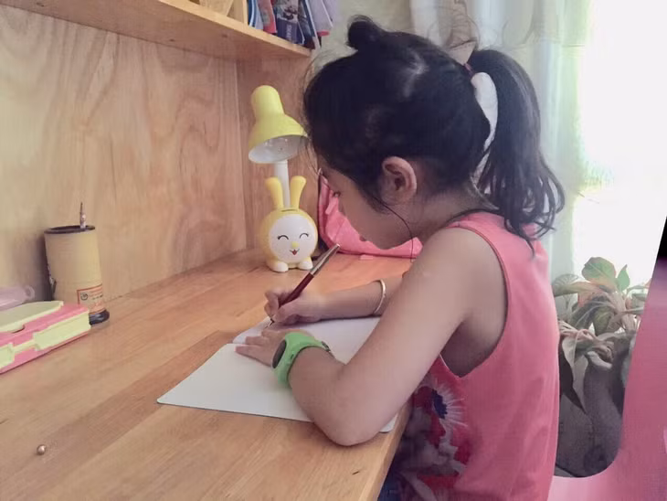 Đồng hồ định vị như một người vệ sĩ, người bạn của các em nhỏ ngày nay.