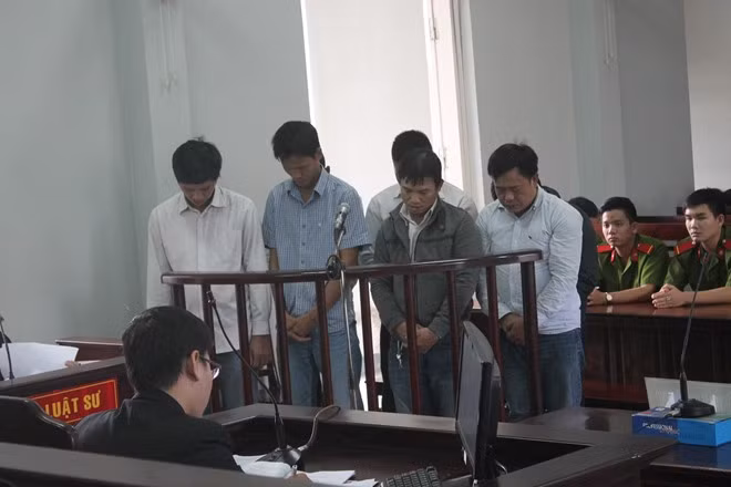 Các bị cáo tại phiên tòa. Ảnh: Nhiệt Băng