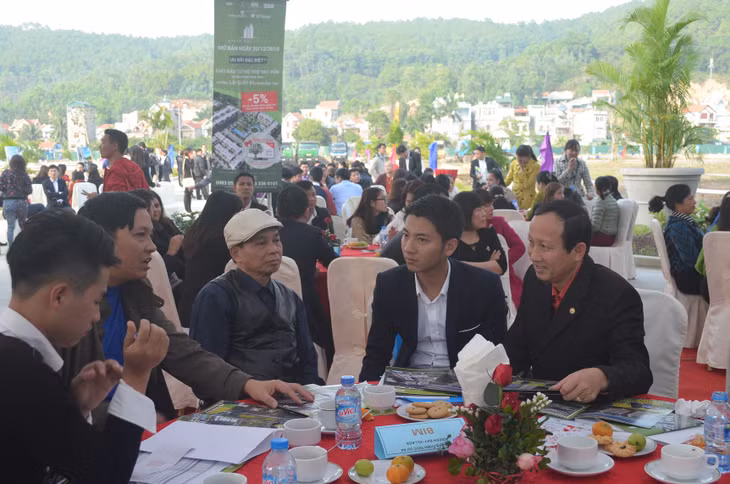 Ngay trong ngày đầu mở bán đã có rất nhiều khách hàng đến tìm hiểu về dự án