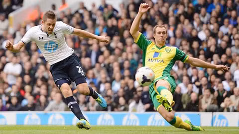 Tottenham (trái) sẽ có 3 điểm để giữ vị trí trong Top 4