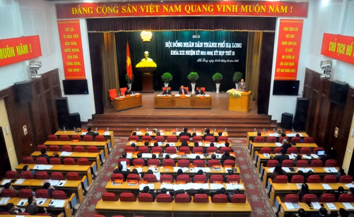 Quang cảnh phiên khai mạc kỳ họp lần thứ 15 HĐND TP Hạ Long khóa XIX, nhiệm kỳ 2011-2016.