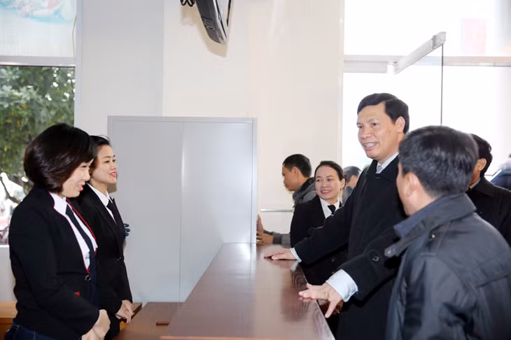 Kiểm tra công tác chuẩn bị bán vé.