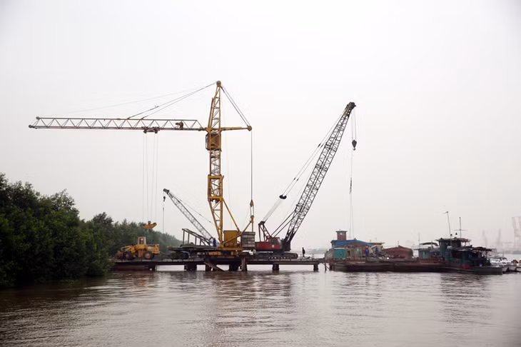 Thi công Trụ T9, dự án Cầu Bạch Đằng, đường dẫn và nút giao thông cuối tuyến.