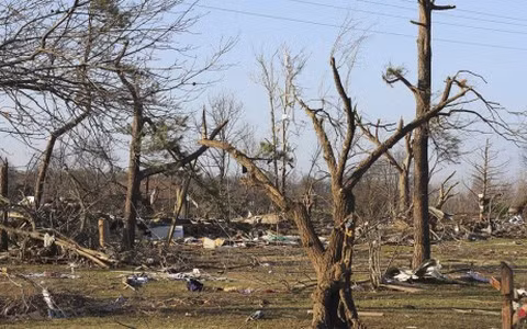 Khung cảnh tan hoang sau bão ở bang Mississippi. Ảnh Reuters
