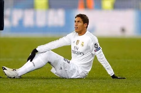  Varane dính chấn thương ở trận với Shakhtar cuối tháng 11