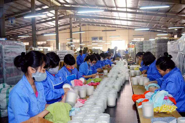 Hoàn thiện sản phẩm tại Công ty TNHH Sản xuất nến cao cấp AIDI (KCN Cái Lân).