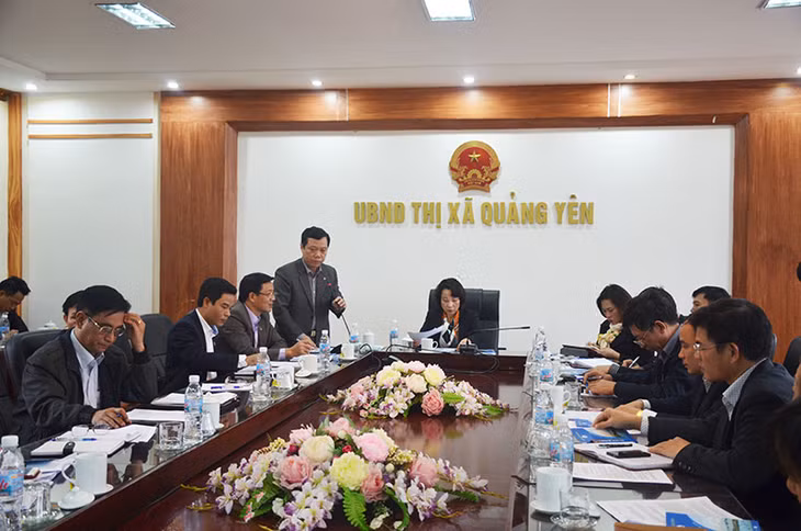 Quang cảnh buổi làm việc