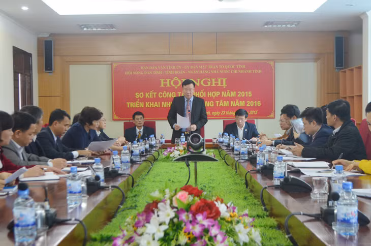 Đồng chí Nguyễn Văn Hưởng, Trưởng Ban Dân vận Tỉnh ủy phát biểu tại hội nghị.