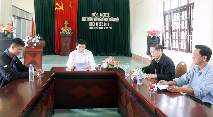 Ban chi uỷ thôn Đông Hải, xã Đông Xá, huyện Vân Đồn họp bàn định hướng triển khai các nội dung sinh hoạt chuyên đề.