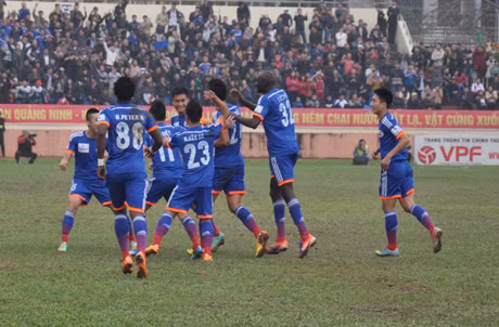 Và có bàn thắng khá sớm do công của Bật Hiếu