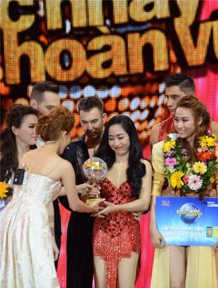 Ốc Thanh Vân đoạt giải Á quân Bước nhảy Hoàn vũ 2014.