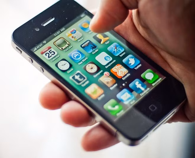 iPhone 4 đã qua sử dụng với giá bán chỉ hơn 4 triệu đồng đang là lựa chọn của nhiều đối tượng người dùng phổ thông.