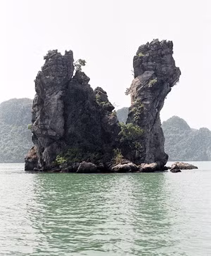 khi thuyền của ta đi chếch về phía đông nom đảo đá này lại giống như như con thiên nga (ảnh 2)… 