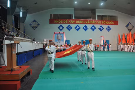 Nội dung rước cờ tổ quốc, ảnh Bác và cờ Đại hội đi qua lễ đài