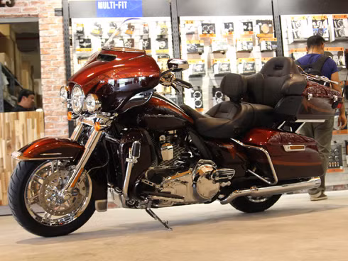 Chiếc Harley-Davidson CVO Limited 2014 đầu tiên tại Việt Nam.