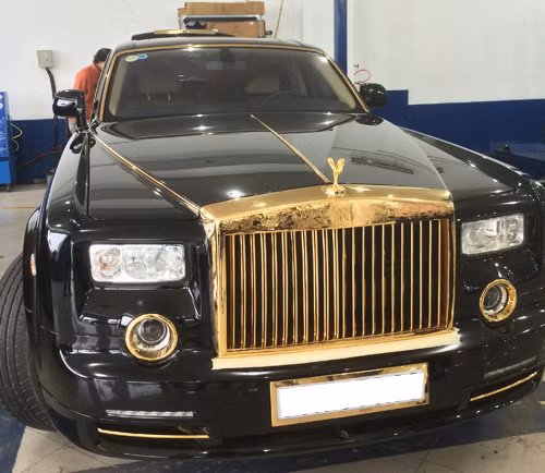 Phantom mạ vàng thủ công tại Việt Nam.