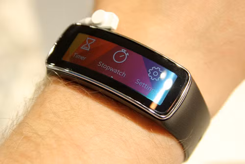 Samsung Gear Fit. Ảnh: Tuấn Anh.