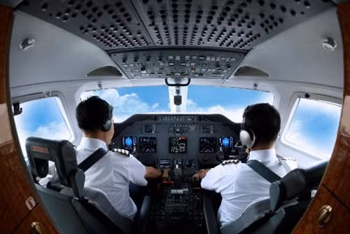 Cơ phó của hãng Air Asia X vừa bị đình chỉ chờ điều tra sau khi chỉ trích chính phủ Malaysia giấu thông tin trong vụ MH370. Ảnh minh họa: AirAsia