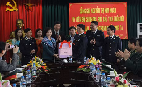 Thăm và động viên CBCNV Chi cục Hải quan Móng Cái 