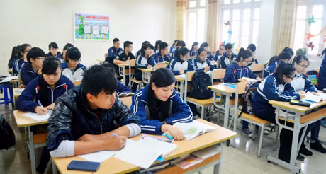 Một tiết học địa lý của học sinh lớp 12 Lý, Trường THPT Chuyên Hạ Long.