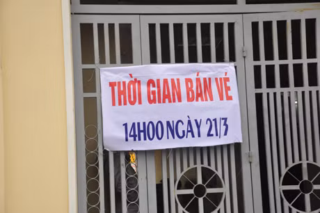 Mặc dù BTC treo bảng bán vé lúc 14 giờ....