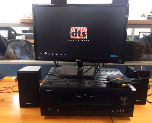 Thử nghiệm Livebox 2 với amply 5.1 Denon AVR -1312. Ảnh: Ngọc Anh.