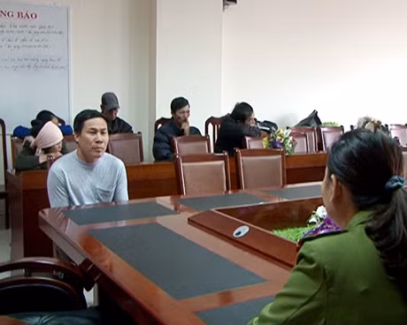 Các đối tượng tại cơ quan công an.