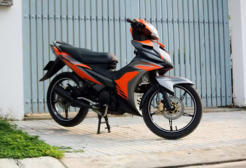 Tổng thể xe trở nên cứng cáp với lớp trang trí mới.