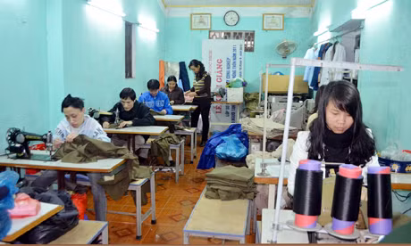 Lao động khuyết tật được tạo điều kiện làm việc tại Công ty TNHH May Ngọc Bích (phường Bạch Đằng, TP Hạ Long).