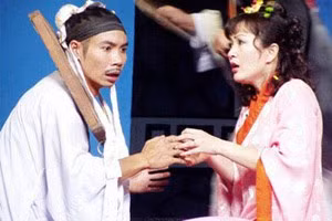 NSND Minh Hòa cùng nghệ sĩ Công Lý tham gia một vở diễn. (Ảnh minh họa)