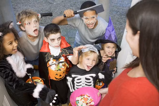  40,6% người dân hóa trang thành những nhân vật yêu thích trong dịp Halloween như hồn ma, xác sống, ma cà rồng, cướp biển, siêu nhân, người nhện... 