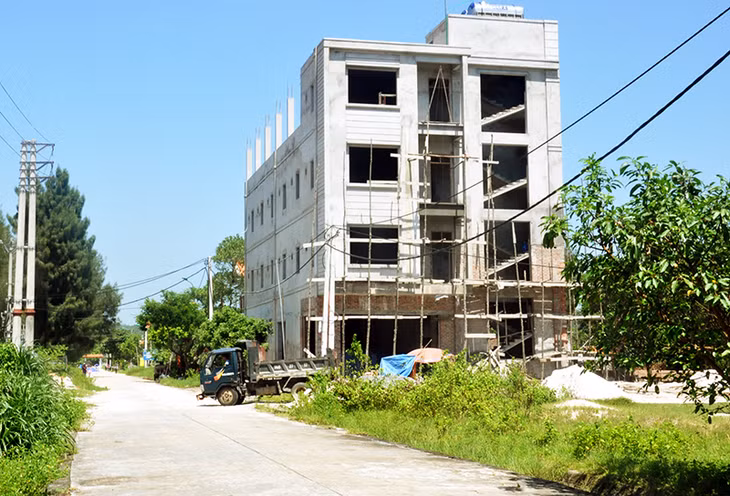 Nhiều mô hình dịch vụ ăn uống, nghỉ dưỡng phục vụ du lịch đang được xây dựng trên đảo Ngọc Vừng.