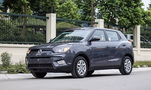 Ssangyong Tivoli bản số sàn 6 cấp giá 570 triệu.