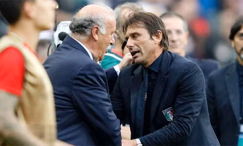 Del Bosque từng nếm cảm giác như Mourinho khi chứng kiến cách Conte mừng chiến thắng ở Euro 2016. Ảnh: Reuters.