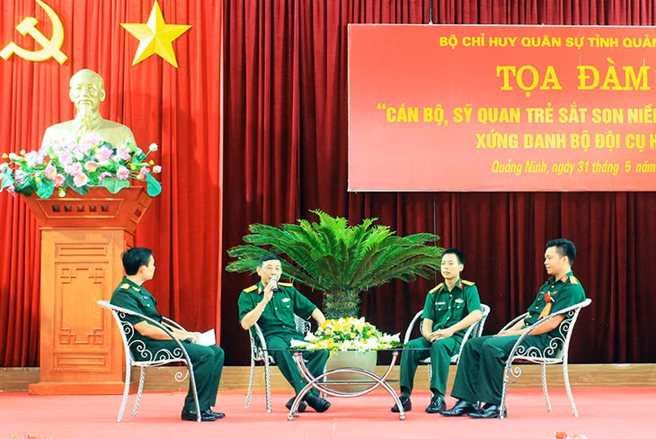 Buổi toạ đàm, đối thoại giữa lãnh đạo Bộ CHQS tỉnh với đội ngũ cán bộ, sĩ quan trẻ của đơn vị, tháng 5-2016.