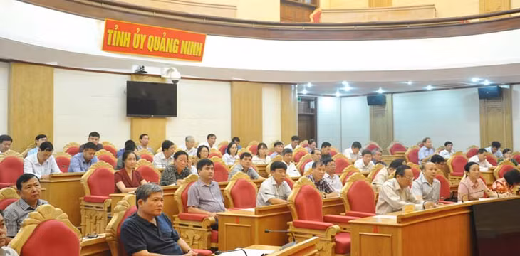 Quang cảnh buổi làm việc.