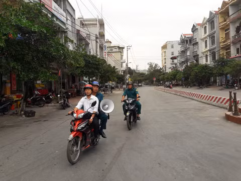 Huyện Vân Đồn đã chủ động tuyên truyền để người dân phòng chống bão, di chuyển về nơi an toàn 