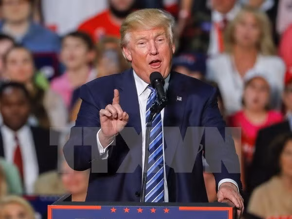 Ứng cử viên Đảng Cộng hòa Donald Trump trong chiến dịch vận động tranh cử ở bang Bắc Carolina, Mỹ ngày 14/10 vừa qua. (Ảnh: AFP/TTXVN)