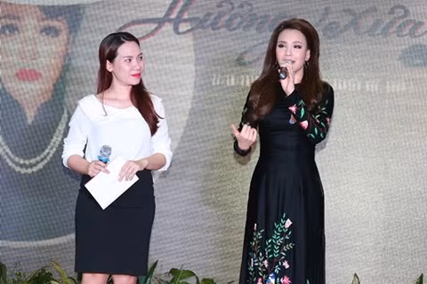 Hồ Quỳnh Hương phải mất 4 năm mới ra album bolero dù trước đây cô là một trong những nữ ca sĩ hát nhạc trẻ "trị" bolero đầu tiên.