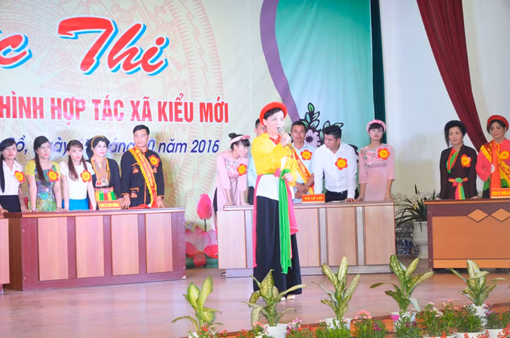 Các đội tham gia phần thi kiến thức về HTX kiểu mới