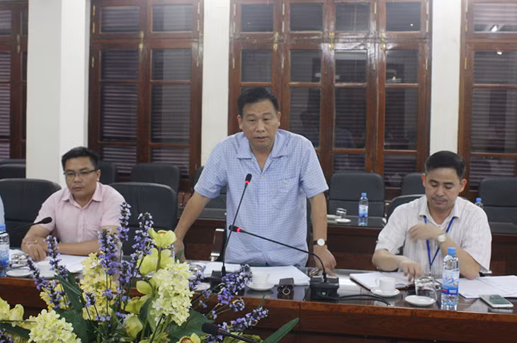 Đồng chí Nguyễn Hữu Giang, Giám đốc Sở NN&PTNT báo cáo tại buổi làm việc.