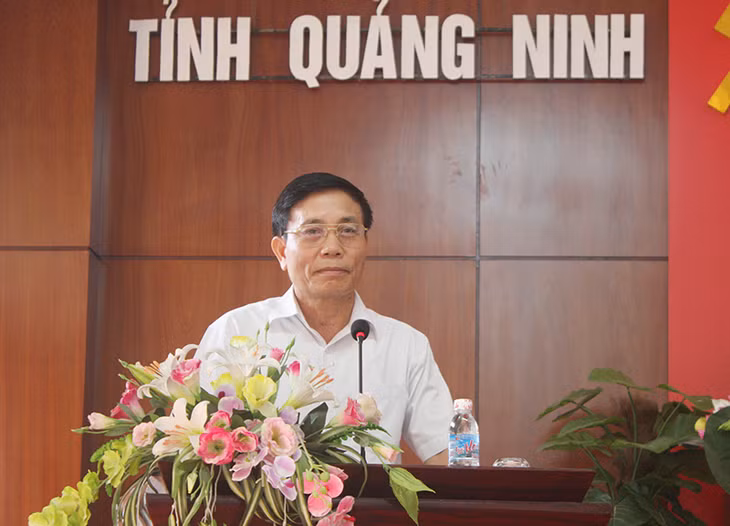 Đồng chí Vũ Ngọc Giao, Ủy viên BTV, Trưởng ban Tổ chức Tỉnh ủy phát biểu tại lễ khai giảng.