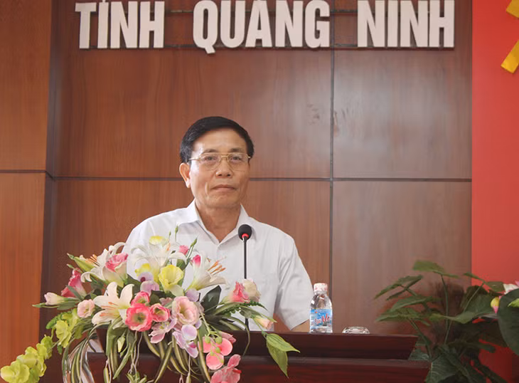 Đồng chí Vũ Ngọc Giao, Ủy viên BTV, Trưởng ban Tổ chức Tỉnh ủy phát biểu tại lễ khai giảng.