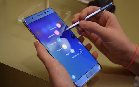 Samsung Galaxy Note 7 bị cấm sử dụng trên nhiều phương tiện giao thông. (Ảnh minh họa: KT)