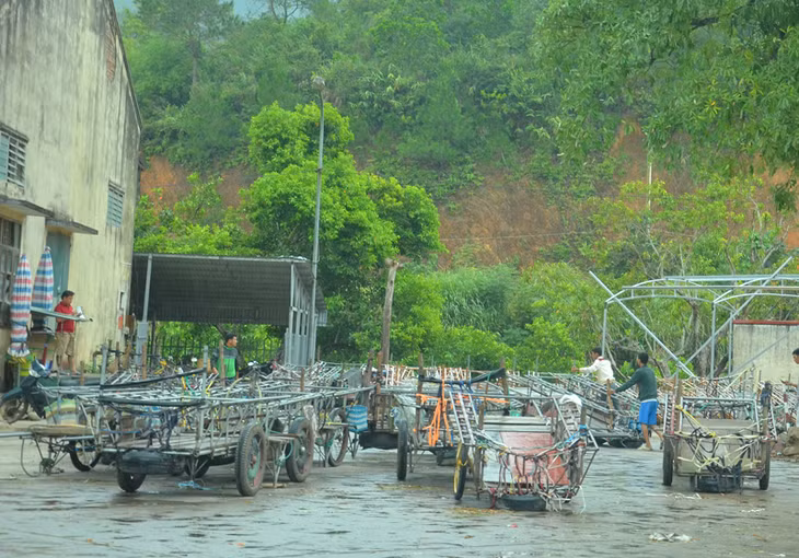 Đến tối 18/10, hàng hoá đã không còn thông quan, các phương tiện về tập kết tránh bão.