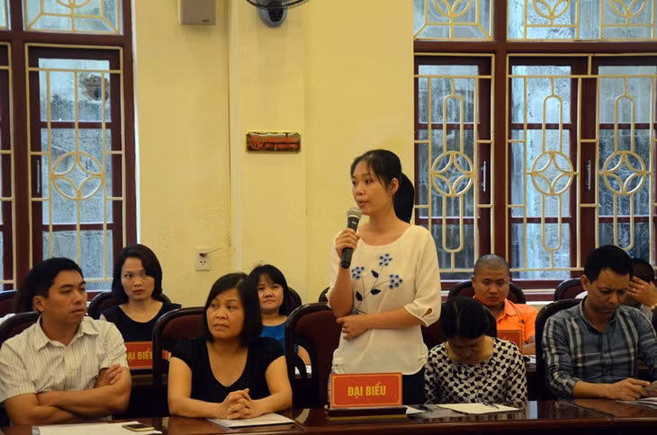 Đại diện doanh nghiệp có hoạt động xuất nhập khẩu trên địa bàn huyện Bình Liêu phát biểu ý kiến tại hội nghị.